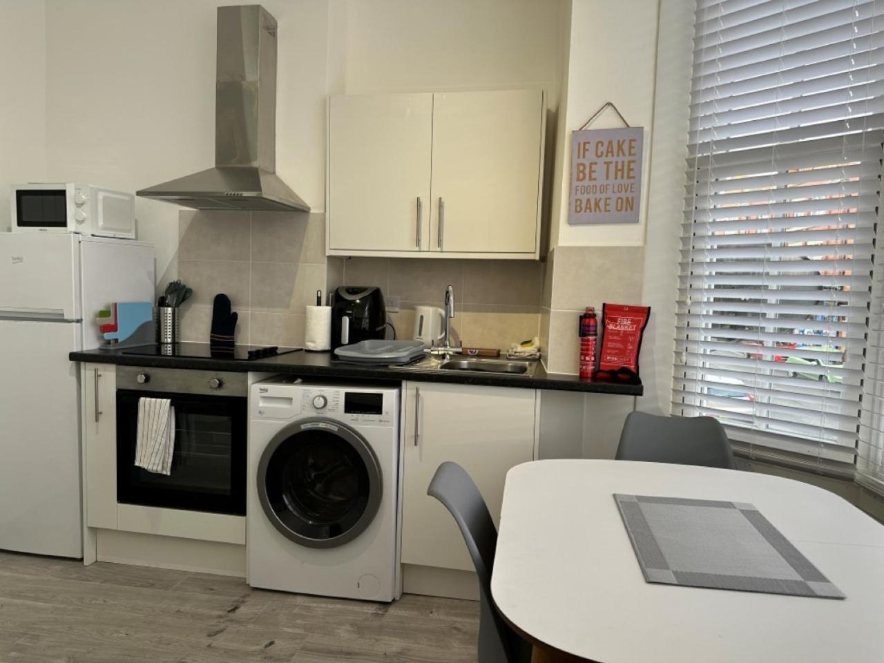 Studio Flat 2A Central โคลวินเบย์ ภายนอก รูปภาพ