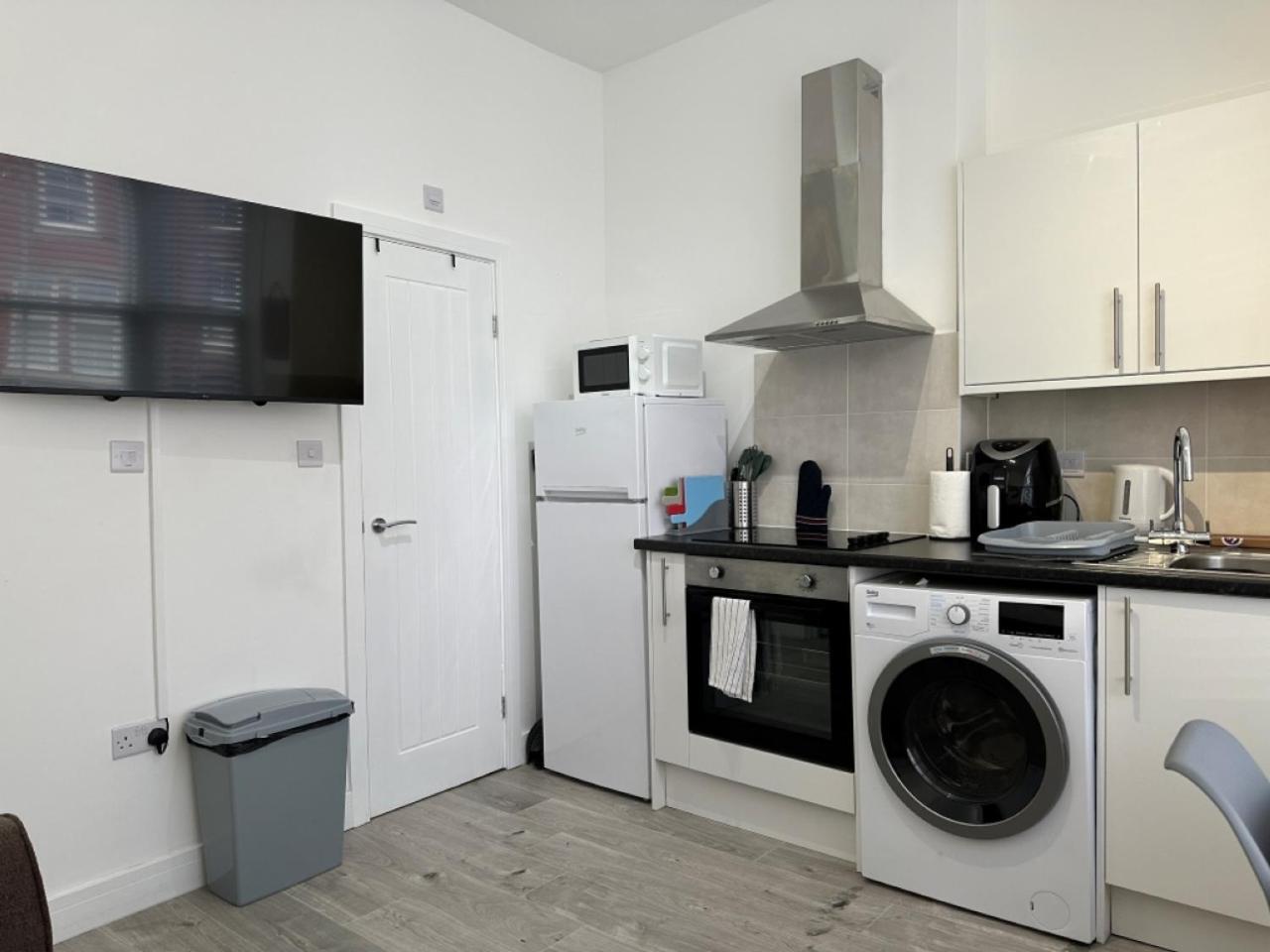 Studio Flat 2A Central โคลวินเบย์ ภายนอก รูปภาพ