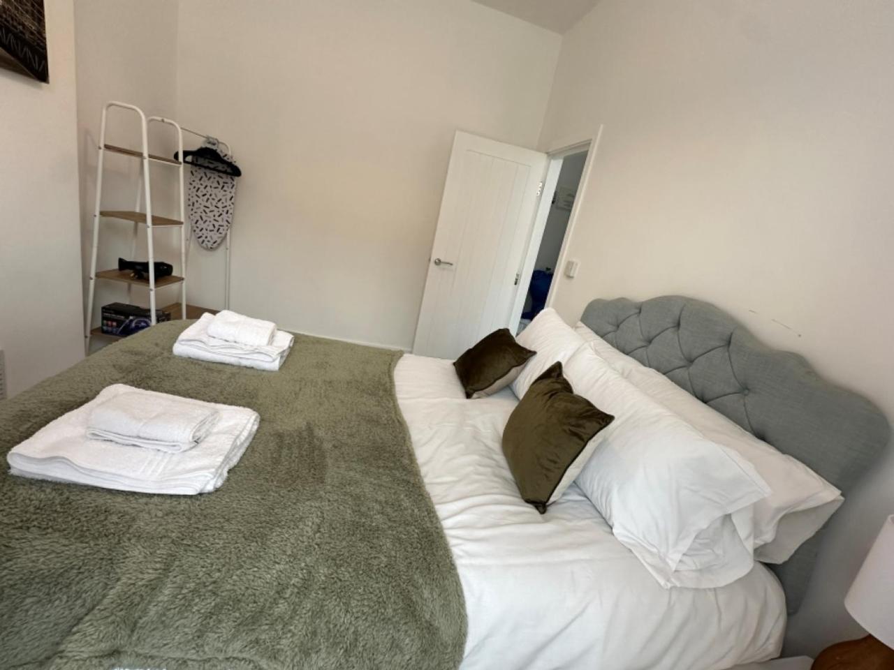 Studio Flat 2A Central โคลวินเบย์ ภายนอก รูปภาพ