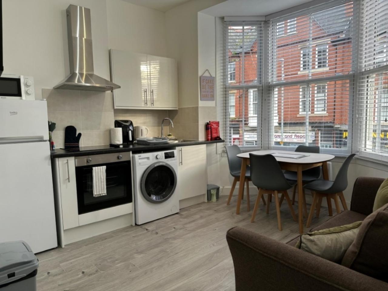 Studio Flat 2A Central โคลวินเบย์ ภายนอก รูปภาพ