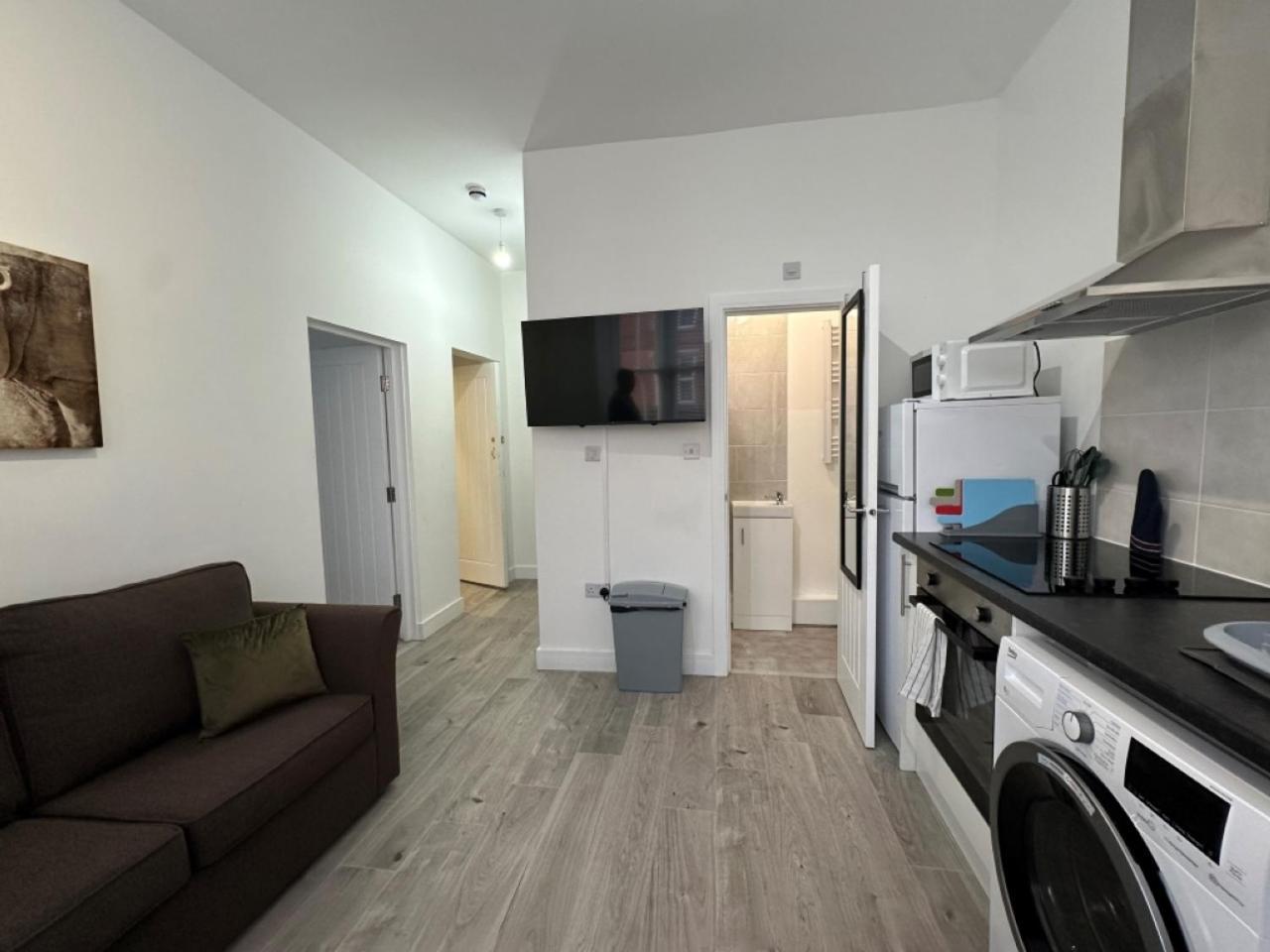 Studio Flat 2A Central โคลวินเบย์ ภายนอก รูปภาพ