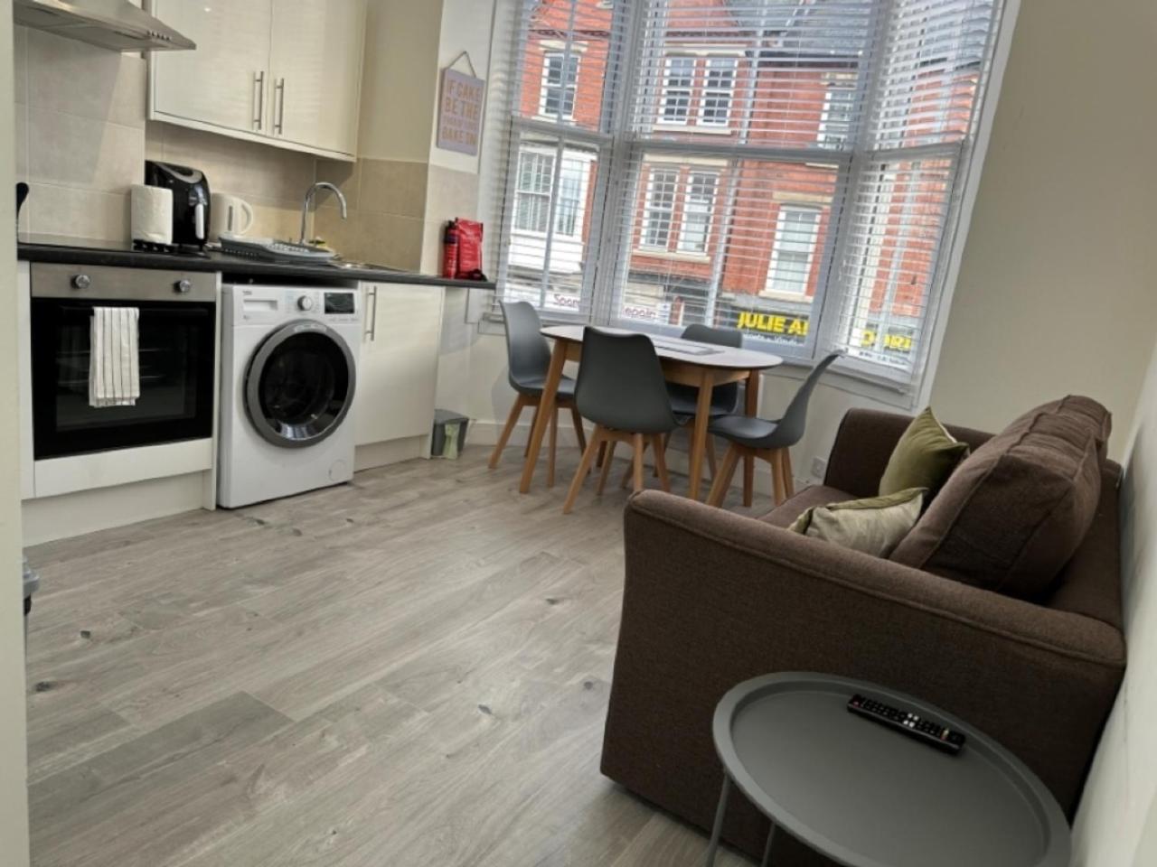 Studio Flat 2A Central โคลวินเบย์ ภายนอก รูปภาพ
